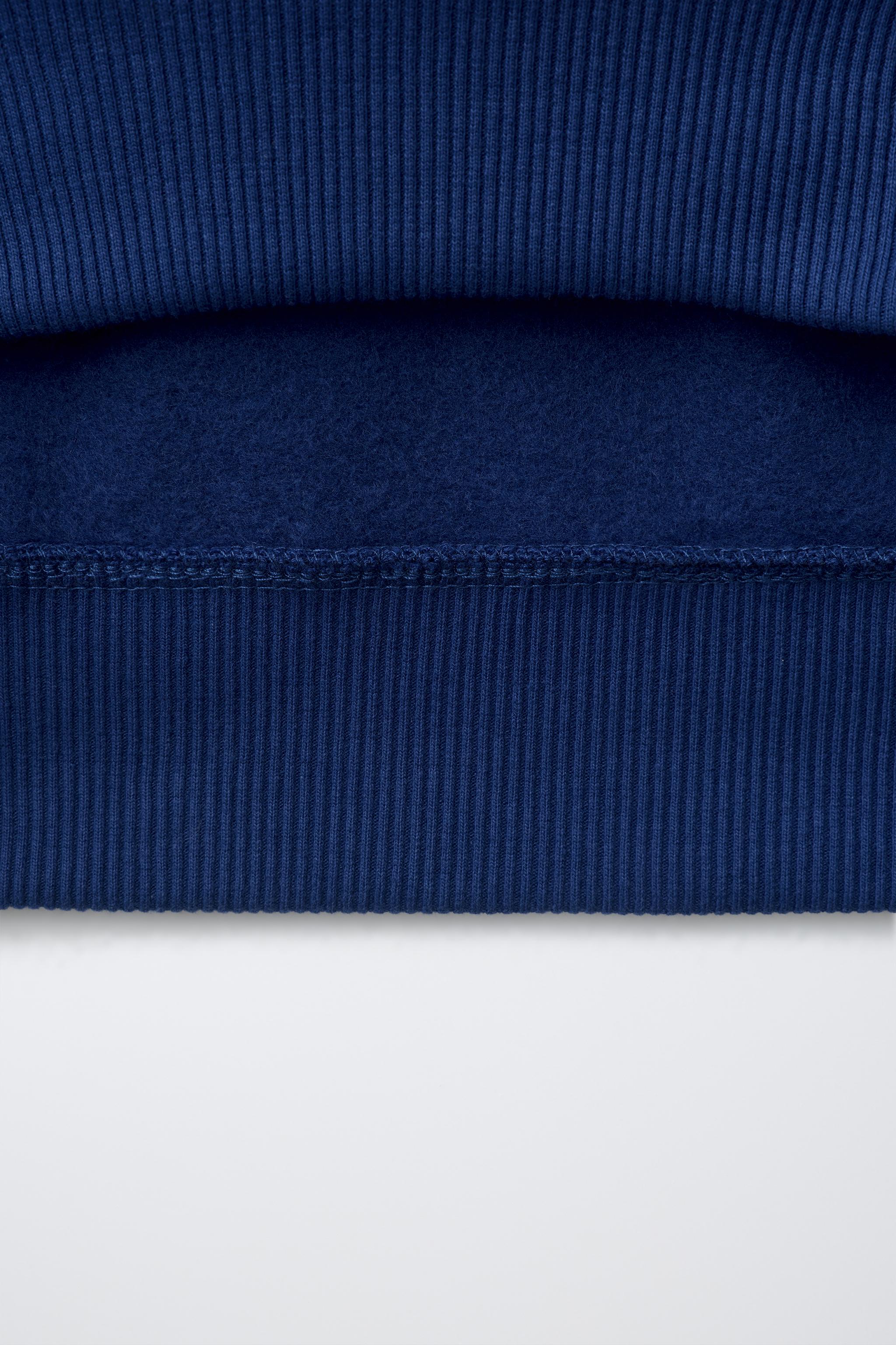 SWEAT UNI AVEC ÉTIQUETTE